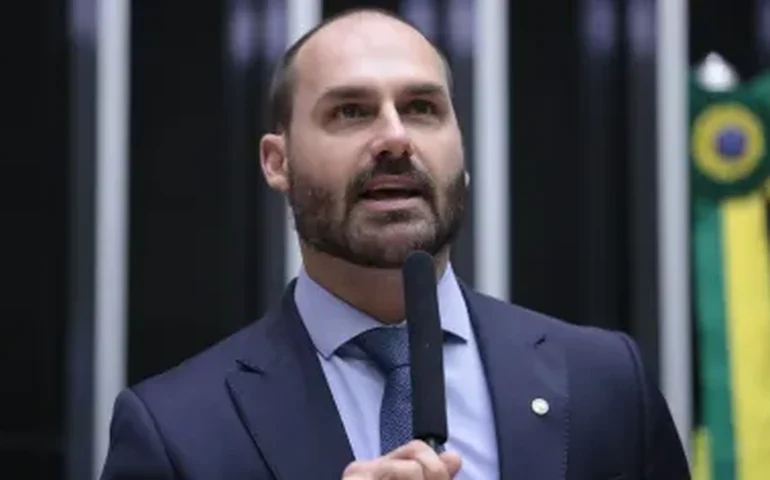 STF publica acórdão que torna Eduardo Bolsonaro réu por coação no curso do processo