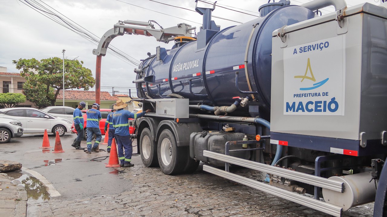 Infraestrutura leva serviços de drenagem para diversos bairros da capital