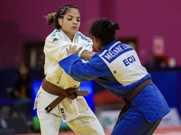 Judoca revelada pelo Na Base do Esporte conquista prata no Sul-Americano Cadete e Júnior de Judô