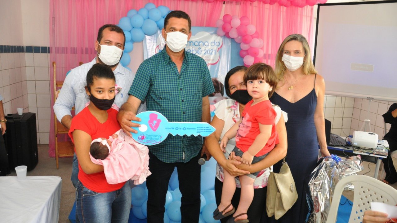 Prefeito Marlan Ferreira participa da Semana do Bebê em Limoeiro de Anadia
