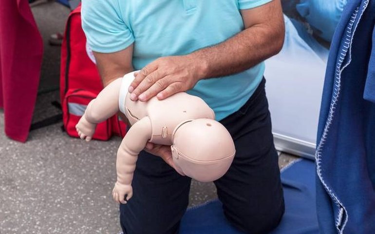 CCJ aprova campanha de prevenção a engasgos