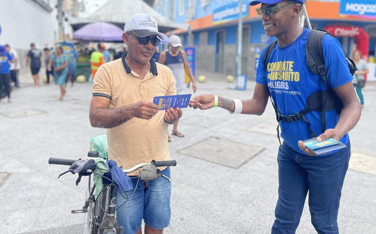 Sesau promove ações contra a dengue no Centro de Maceió e em Carneiros