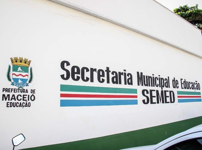 Escolas da rede pública em Maceio têm até sexta para selecionar livros didáticos