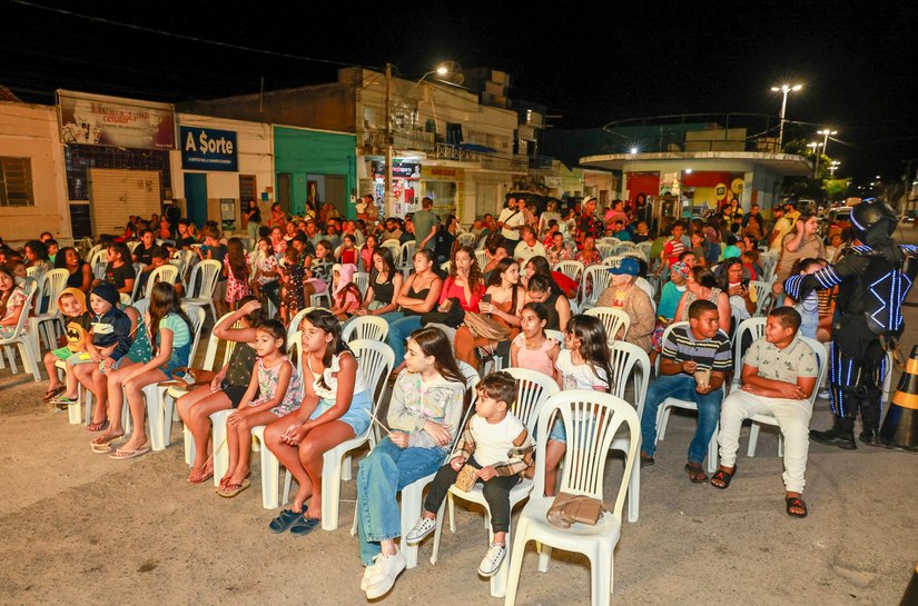 Detran transforma praças do Sertão em salas de cinema e leva conscientização sobre segurança no trânsito