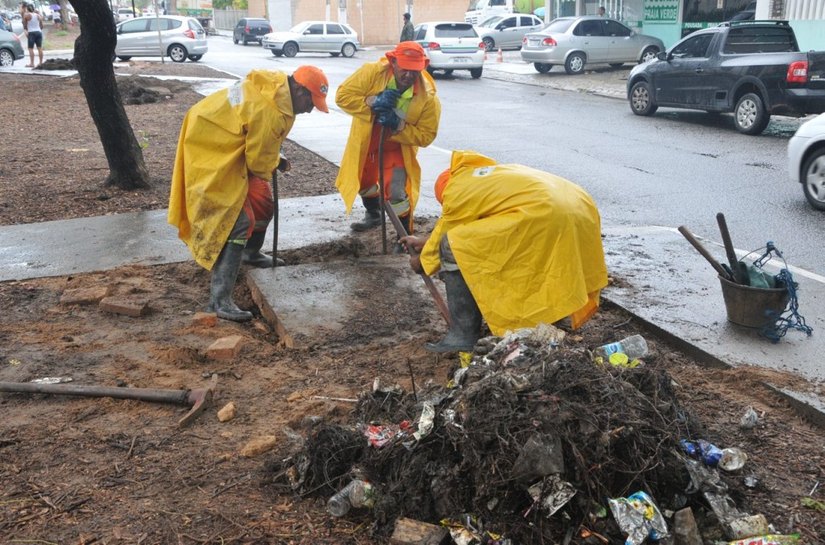 Seminfra alerta sobre lixo jogado nas galerias