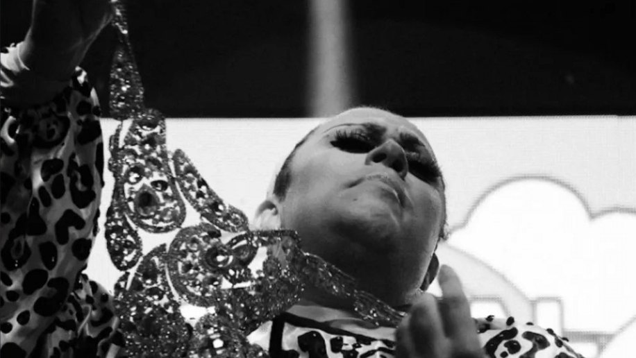 Drag alagoana Rebeca Big Mac celebra cultura e diversidade com show gratuito em Maceió