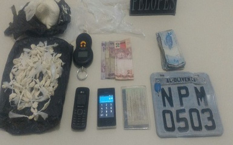 Equipes do 7º BPM prendem dois e apreendem menor com drogas em Olho d’Água das Flores
