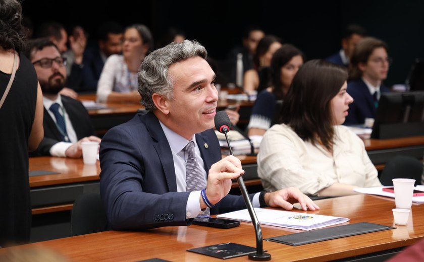 Em Brasília, Rafael Brito conquista aprovação do piso salarial para todos servidores da educação