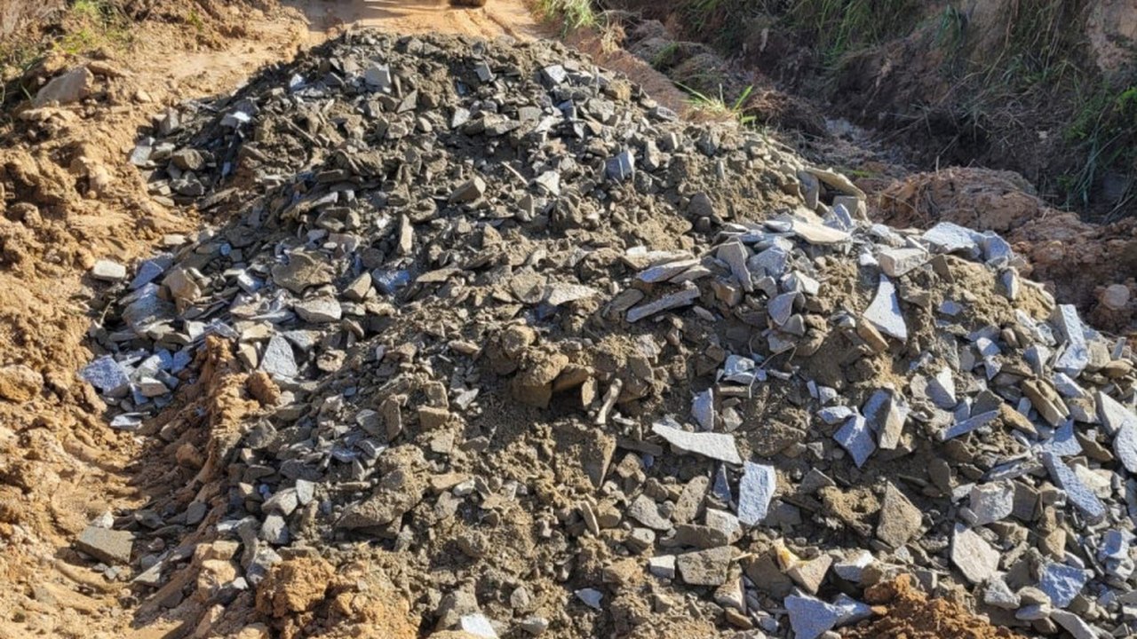 Prefeitura de Branquinha realiza empedramento e patrolamento de diversas estradas