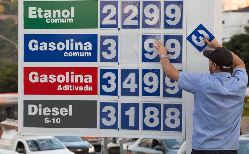 Preço da gasolina sobe mais de 8% na primeira semana após alta de impostos, diz ANP