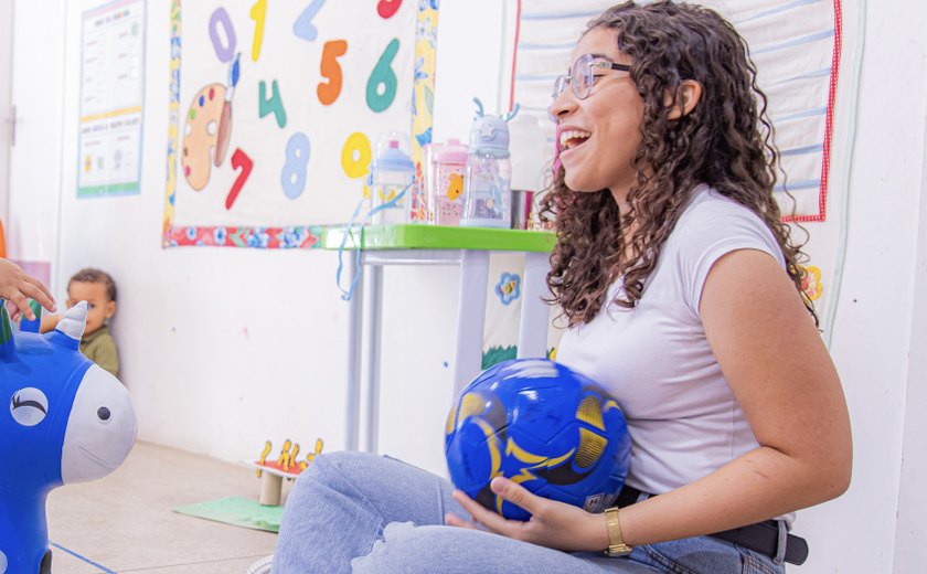 Trabalho de auxiliares reforça acesso à educação inclusiva