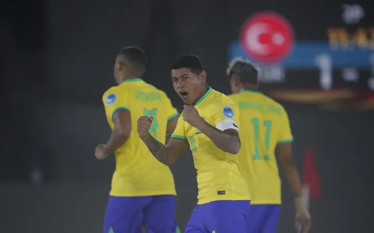 Brasil inicia Copa do Mundo de Beach Soccer com vitória sobre Omã