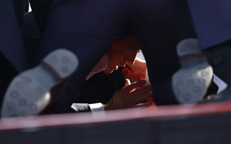 Ligação de Biden com Trump após tentativa de assassinato foi 'breve e respeitosa'