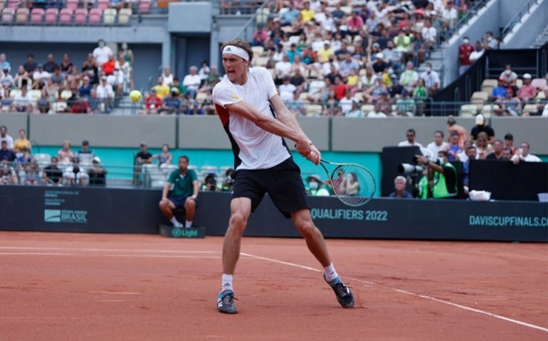 Zverev abandona após forte torção e Nadal vai à final de Roland Garros