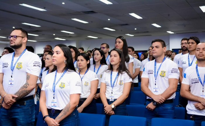 Integrantes da Polícia Científica