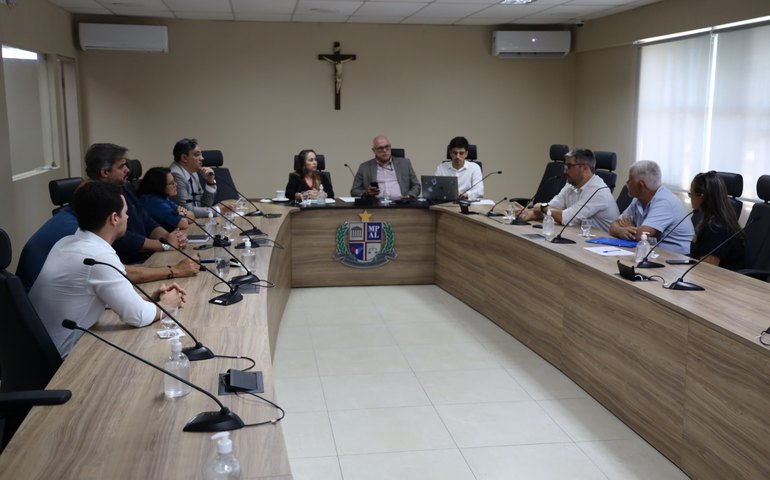 Ministério Público se reúne com interessados para tratar de mortandade de peixes e seus impactos socioambientais