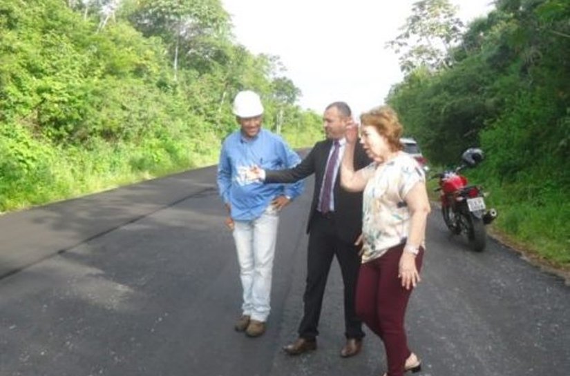 Prefeita de Igreja Nova visita a retomada do serviço de recapeamento da AL-225