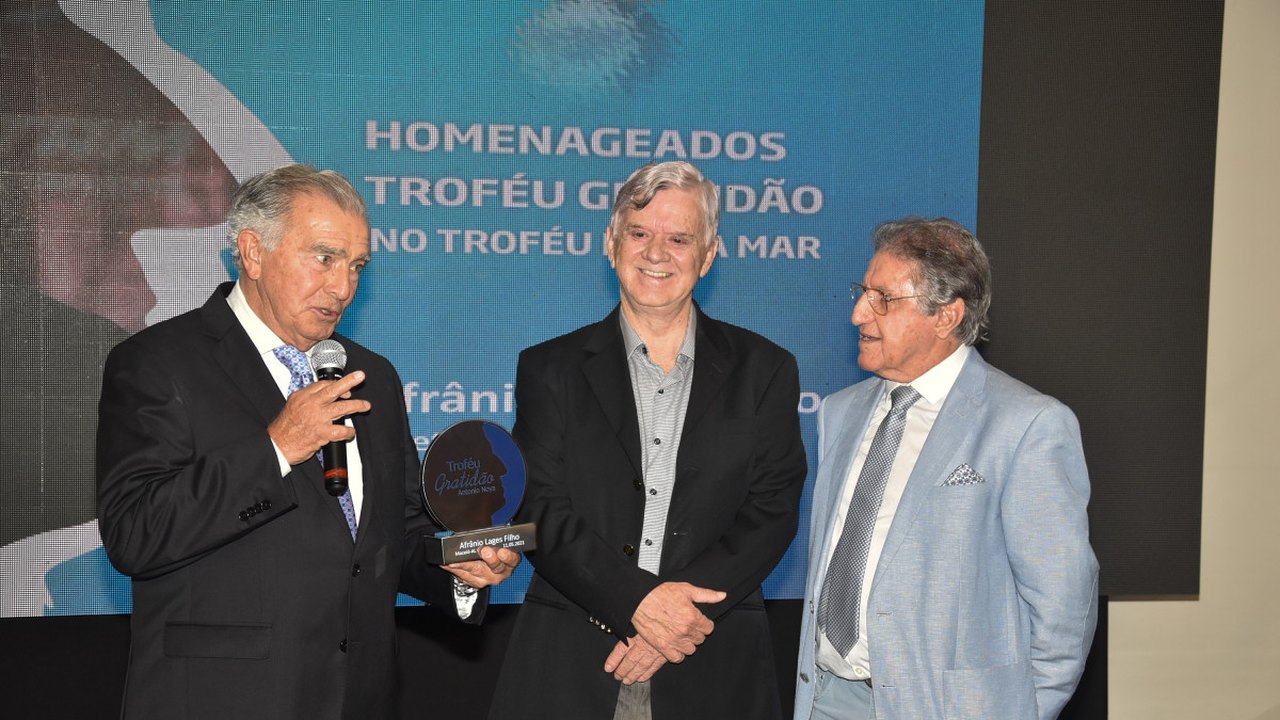 Governador participa da solenidade de entrega do Troféu Gratidão