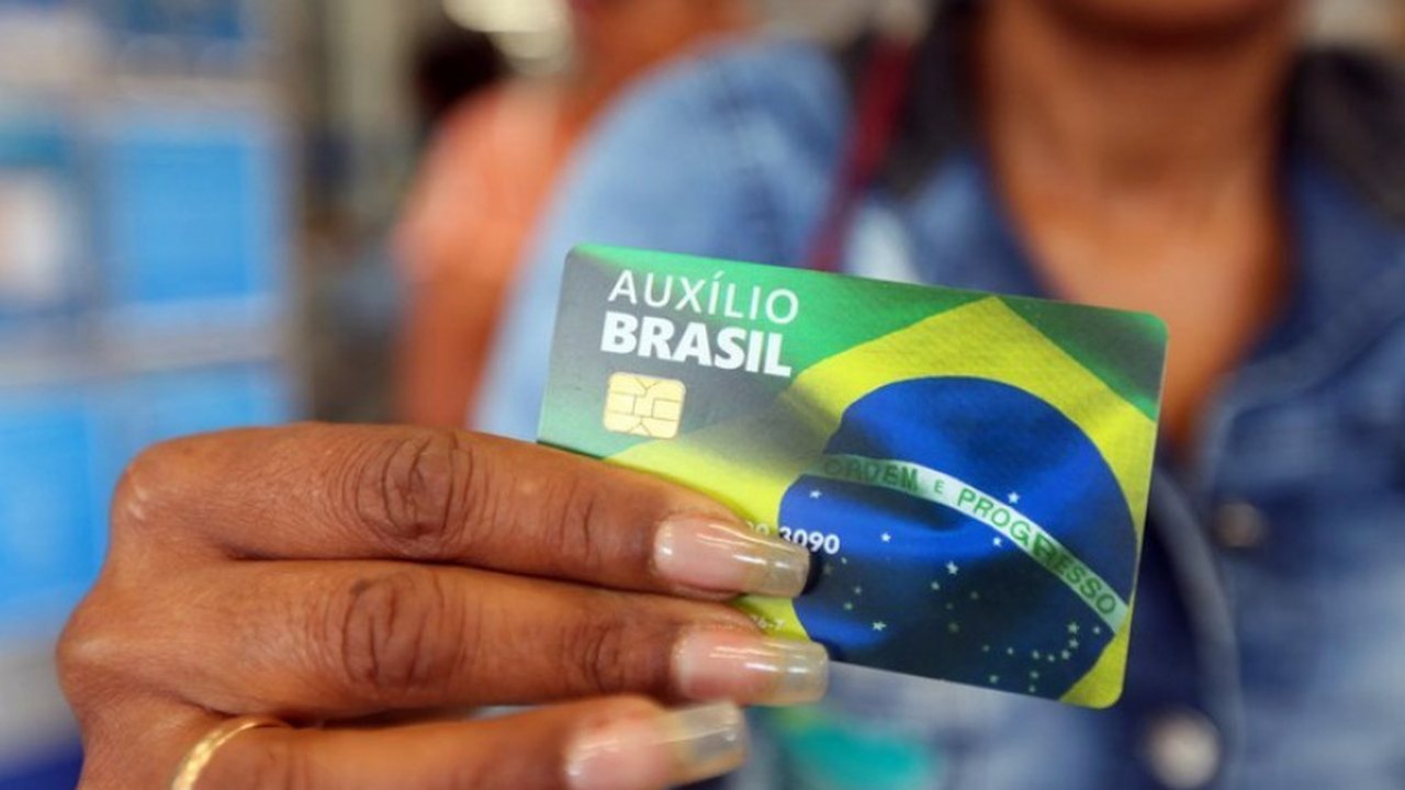 PT vai fazer pente-fino no cadastro de beneficiários do Auxílio Brasil