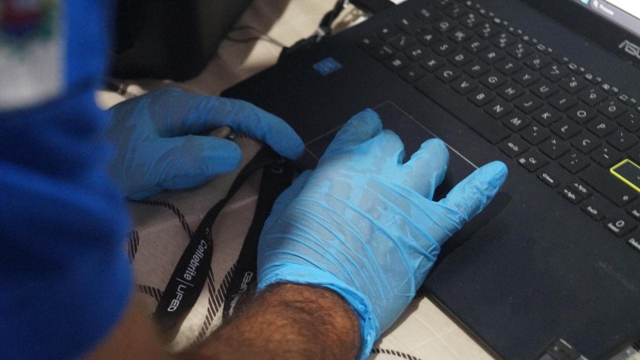 Polícia Científica apreende dispositivos em operação de combate à comercialização de pornografia infantil