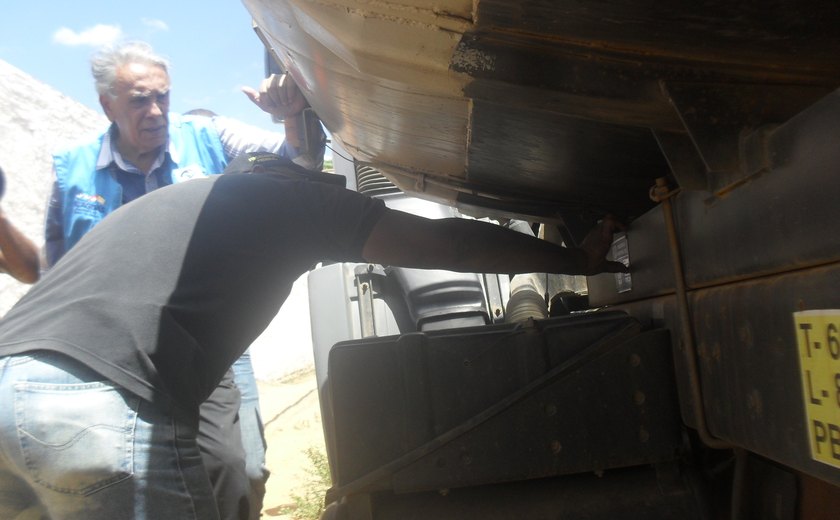 Vigilância Sanitária Estadual realiza vistoria de carros-pipa em Santana