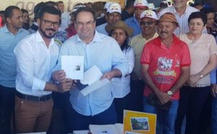 Luciano Barbosa representa governador na Festa do Carro de Boi em Inhapi