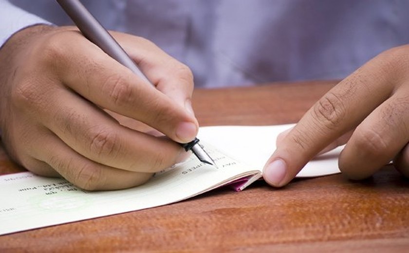 Juro do cheque é o maior desde 1995 e o do cartão sobe para 372% ao ano