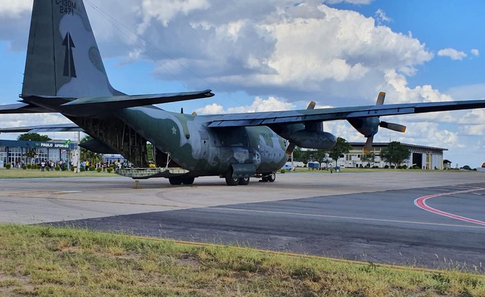 Avião da FAB pousou na tarde desta segunda-feira em Paulo Afonso Avião da FAB pousou na tarde desta segunda-feira em Paulo Afonso