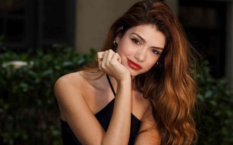 Ex de Luan Santana, Izabela Cunha ironiza comentário de que 'está triste' e vê seguidores debatendo a vida amorosa dela