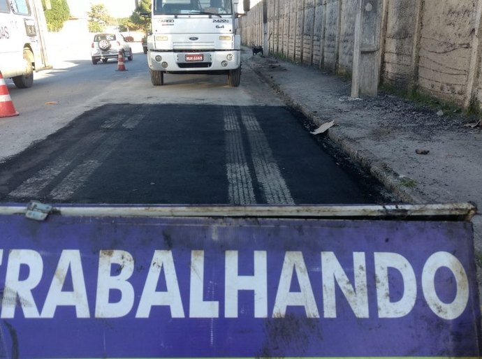 Prefeitura segue com serviço de recuperação de vias em bairros da capital