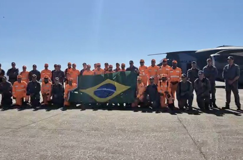 Quarto voo brasileiro para Venezuela decola com bombeiros e donativos