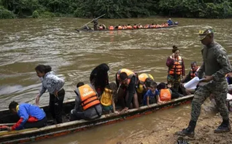 Prisão de traficantes de pessoas deixa ilhadas milhares de migrantes que tentavam atravessar a selva de Darién