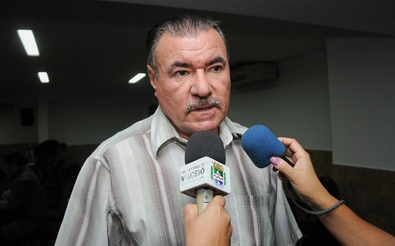 Reviravolta: Cícero Almeida mantém candidatura em Maceió