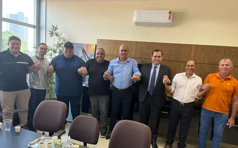 Grupo de oposição em Jequiá recebe apoio de deputado para eleição 2024