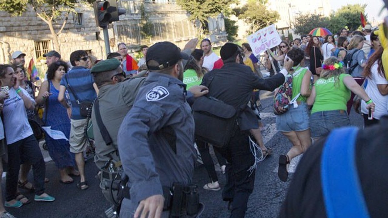 Homem esfaqueia participantes de Parada Gay em Jerusalém