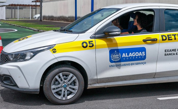 Detran disponibiliza veículo para os candidatos realizarem as provas, mas eles também podem optar por fazer o exame com carro particular