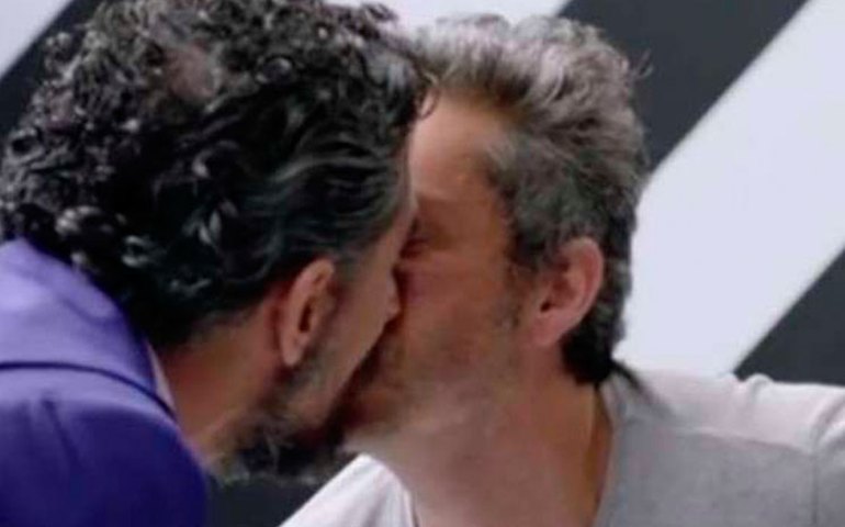 Teló e Thaís Fersoza postam foto e fãs especulam gravidez