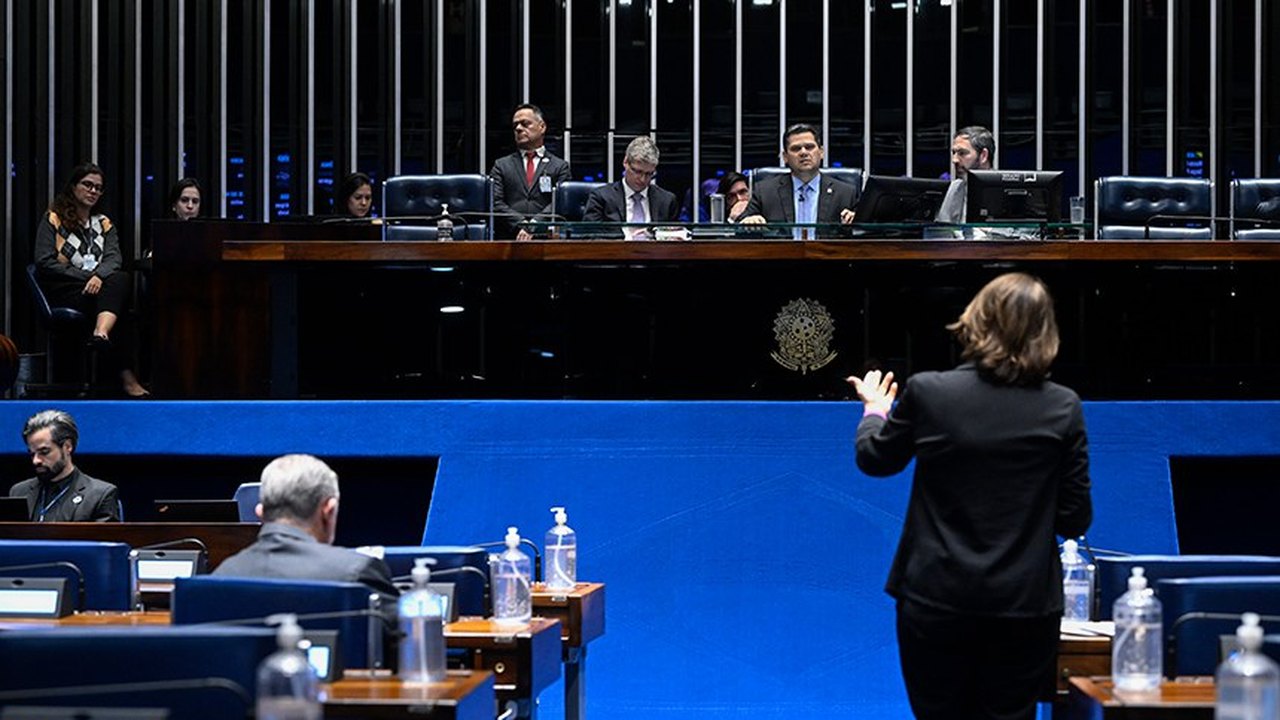 Fim da escala 6x1: definição sobre PEC deve ficar para julho, diz presidente da CCJ do Senado