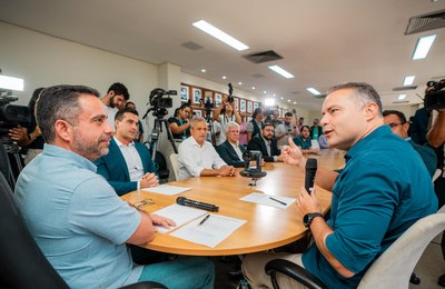 Paulo Dantas e Renan Filho assinam convênio para revitalização de 162 km de rodovias