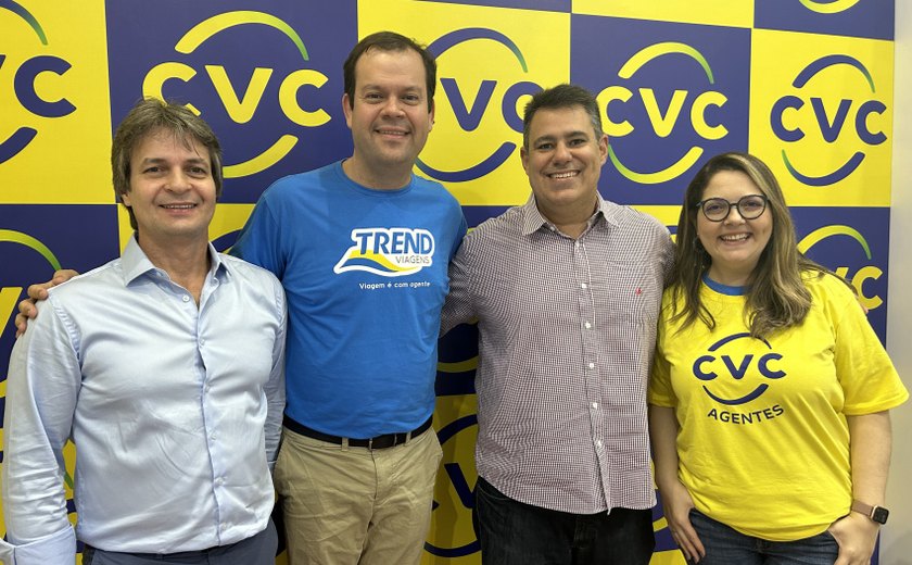 Prefeitura participa da Abav Expo 2023 e leva parceiros comerciais a ensaio da Beija-flor