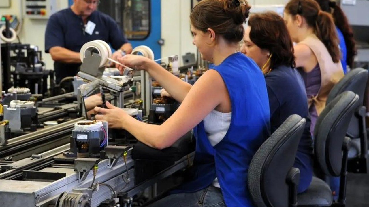 Produção industrial cai 0,2% em julho ante junho, revela IBGE
