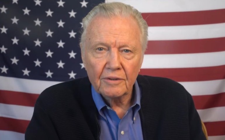 Jon Voight teme afastamento definitivo de Angelina Jolie após possível mudança da atriz