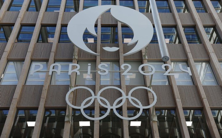 Trabalhadores protestam bloqueando obra em arena olímpica de Paris