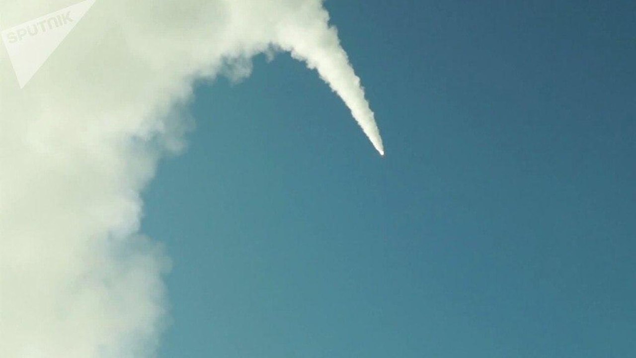 Forças russas atingem centro ferroviário e armazéns de drones em Kiev