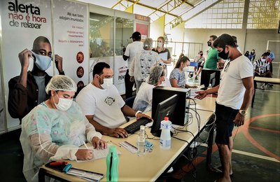 População de Penedo começa a ser imunizada contra Covid com vacina da Pfizer  