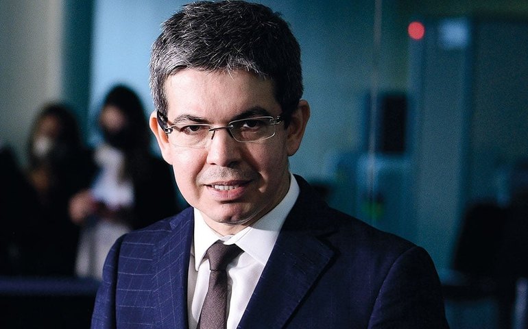 Governo tem total confiança em relatório de Eduardo Braga sobre a tributária, diz Randolfe