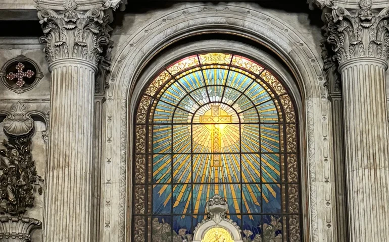 Vitrais da Candelária são retirados para restauração pela primeira vez em 127 anos; veja os cuidados com as obras