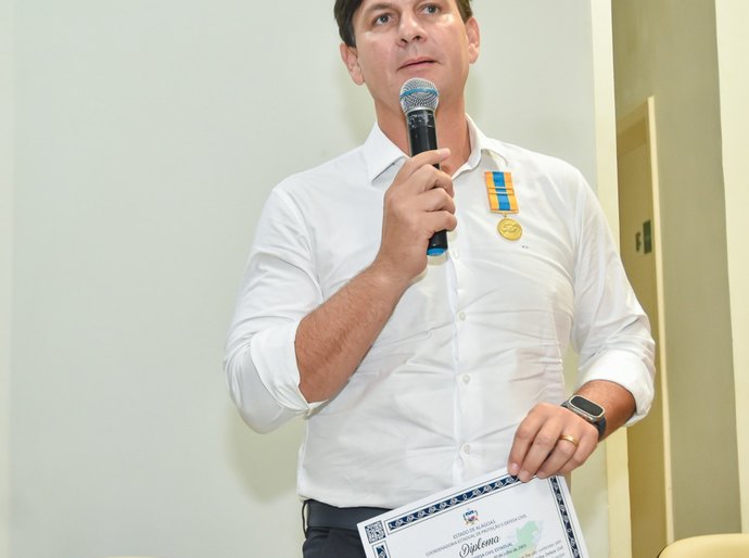 Prefeito Marcelo Beltrão é homenageado com medalha “Defesa Civil Estadual”