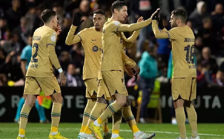 Barcelona vence Ceuta com gol e assistência de Raphinha e avança na Copa do Rei