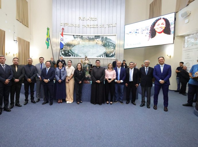 Plenário da ALE recebe imagem de Nossa Senhora dos Prazeres